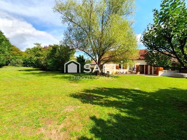 Maison rénovée de 147.5 m² à Bourron-Marlotte : charme, lumière et plafond cathédrale, au cœur d’un magnifique jardin arboré de 1 600 m².