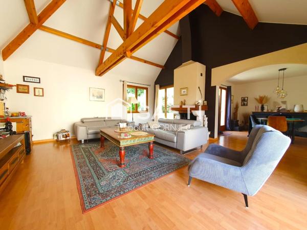 Maison rénovée de 147.5 m² à Bourron-Marlotte : charme, lumière et plafond cathédrale, au cœur d’un magnifique jardin arboré de 1 600 m².