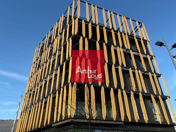Bureaux neufs à vendre à Grenoble dans immeuble avec terrasses et parking