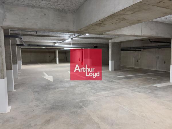 Bureaux neufs à vendre à Grenoble dans immeuble avec terrasses et parking