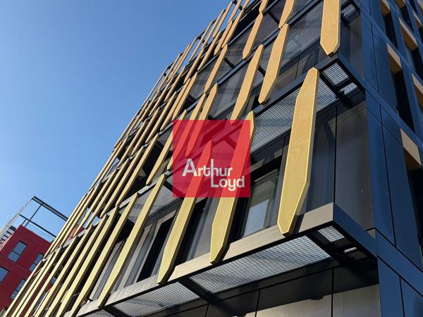 Bureaux neufs à vendre à Grenoble dans immeuble avec terrasses et parking
