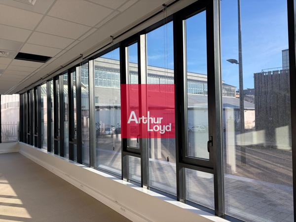 Bureaux neufs à vendre à Grenoble dans immeuble avec terrasses et parking