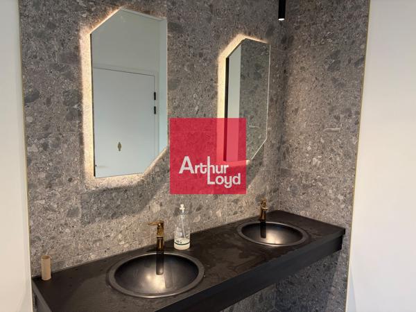 Bureaux neufs à vendre à Grenoble dans immeuble avec terrasses et parking