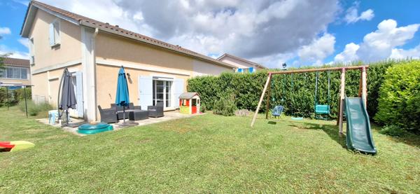 Maison de ville récente 3 CH à vendre à Bourg-en-Bresse - Confort et emplacement idéal