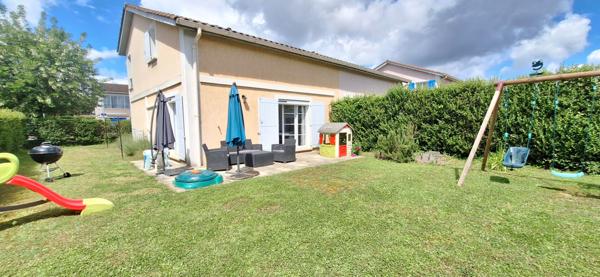 Maison de ville récente 3 CH à vendre à Bourg-en-Bresse - Confort et emplacement idéal