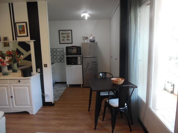 magnifique studio ensoleillé avec balcon et parking