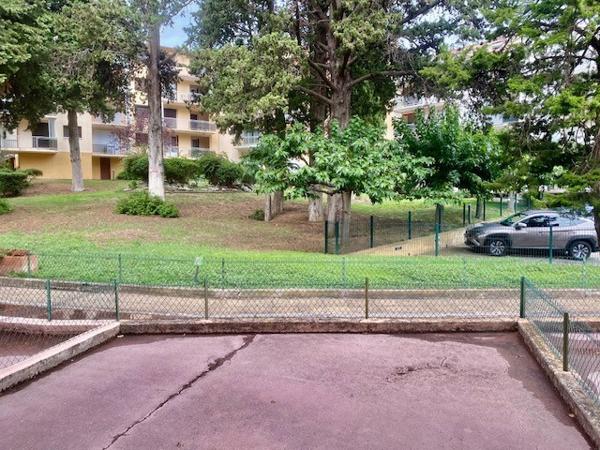 Studio avec terrasse et garage
