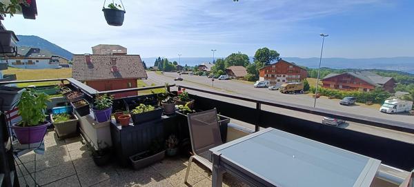 Appartement lumineux de 2 pièces avec grande terrasse, vue imprenable sur le lac Léman