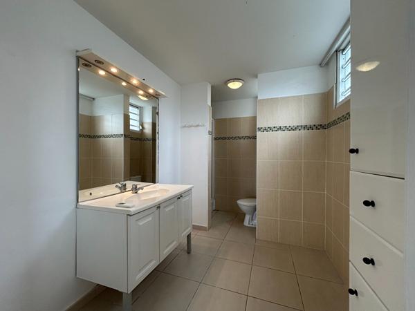 Appartement 4 pièces à louer à Schoelcher avec grande terrasse et parking