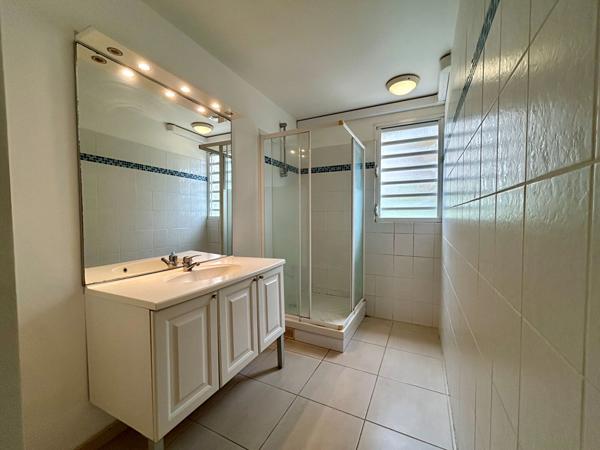 Appartement 4 pièces à louer à Schoelcher avec grande terrasse et parking