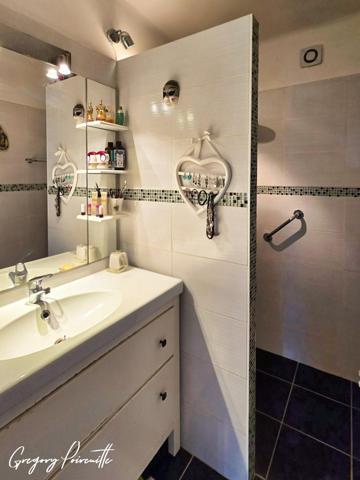 Grand balcon sur jardin + loggia pour ce T3 à Six-Fours-les-Plages