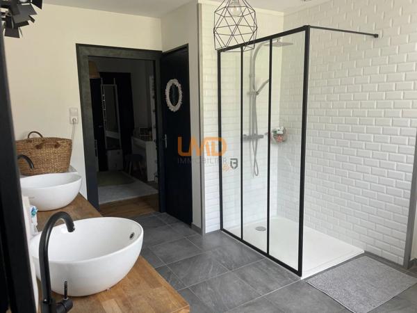 Aveyron, maison de deux appartements