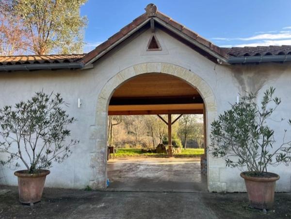 MARCIAC(32) proche, BELLE PROPRIETE GASCONNE 3ha, maison de maitre, 4 gîtes, piscine, boxes à chevaux