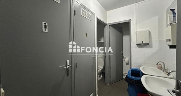 À vendre Local commercial 222.63 m² - Paris 75020