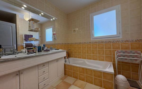 Maison à vendre    5 pièces •  Saint-Augustin