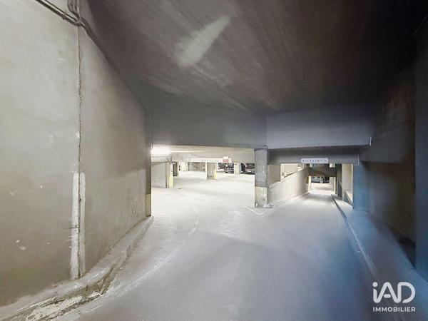 Parking à vendre 2 020 m² Paris 20