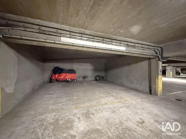Parking à vendre 2 020 m² Paris 20
