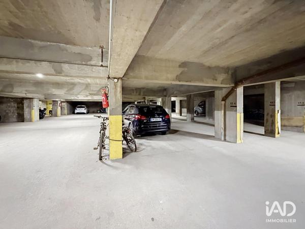 Parking à vendre 2 020 m² Paris 20
