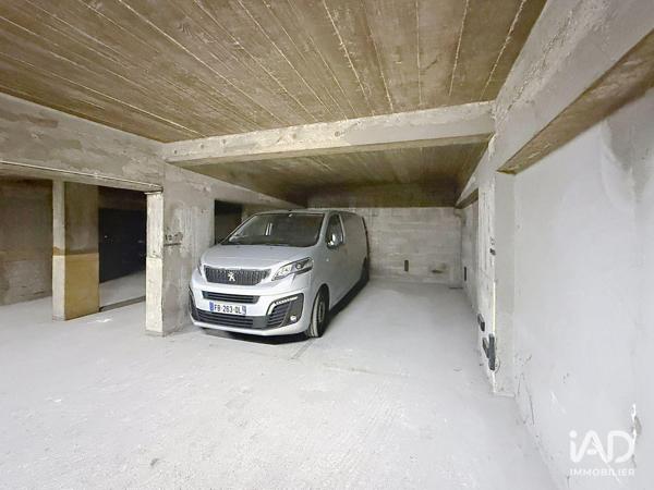 Parking à vendre 2 020 m² Paris 20