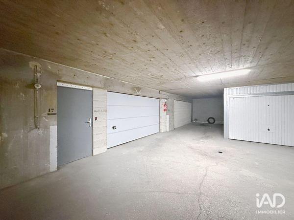Parking à vendre 2 020 m² Paris 20