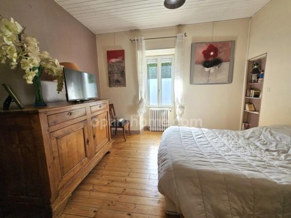 Coup de cœur à Nersac — Demeure de charme de 244 m² et 5 chambres, aux prestations haut de gamme. 10 pièces NERSAC (16)