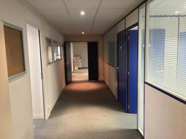 Bureaux à louer au Pecq à proximité du RER A dans parc d'activités