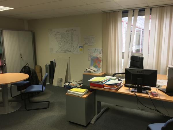 Bureaux à louer au Pecq à proximité du RER A dans parc d'activités