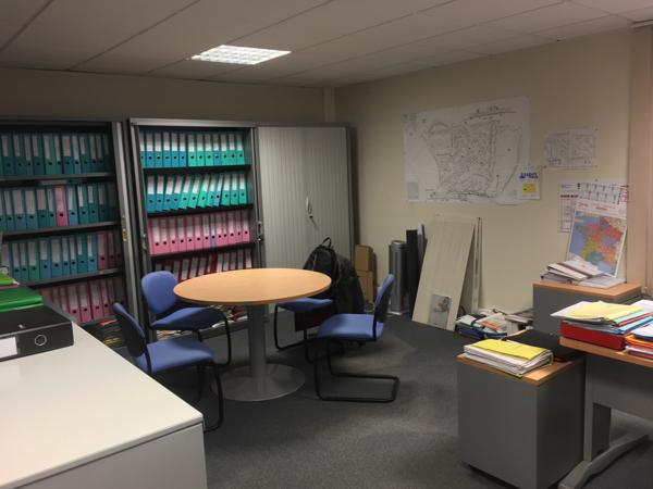 Bureaux à louer au Pecq à proximité du RER A dans parc d'activités