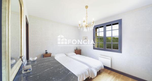 À vendre Maison 6 pièces 218 m² - Oloron-sainte-marie 64400