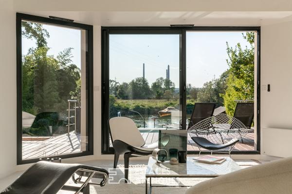 Maison contemporaine rénovée en bord de Seine avec accès et ponton privatifs