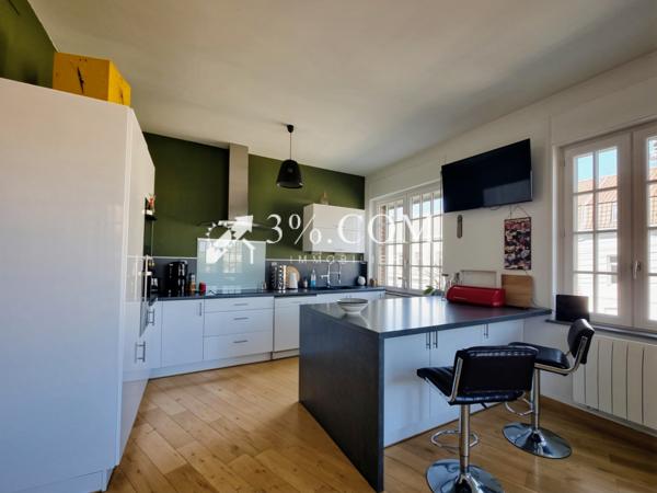Duplex
                                                                                                                                                                                                                                                                                                                        6 pièce(s)                                                                                                                                                                                                          3 chambre(s)                                                                                                                                                                                                          196.68  m²