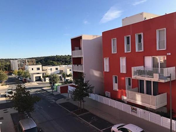 F3 Climatisé de 63 m2 + BALCON + 2 places de parking