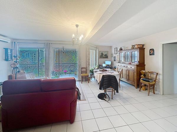 Spacieux appartement avec terrasse et garage