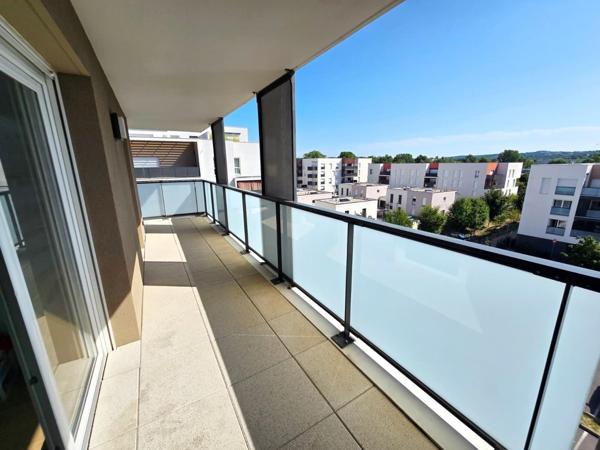T5 récent de 96 m² avec grande terrasse et garage fermé