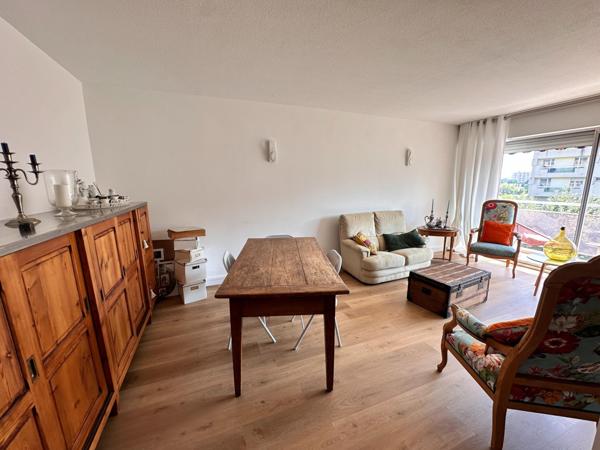 BORDEAUX CAUDERAN Eglise :T3 rénové, 2 ch, garage, cave, balcon