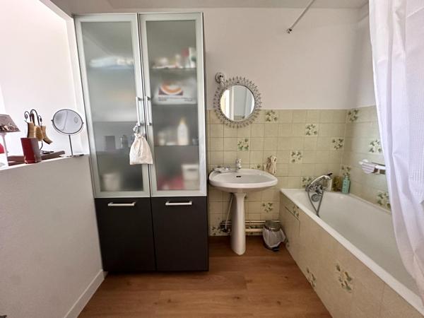 BORDEAUX CAUDERAN Eglise :T3 rénové, 2 ch, garage, cave, balcon