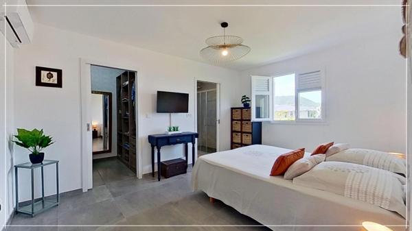 Les Trois-Îlets (972) Appartement T4 de prestige - Vue mer panoramique, loggia 30m2 avec spa et parkings couverts dans résidence sécurisée.