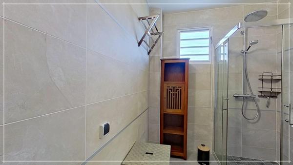 Les Trois-Îlets (972) Appartement T4 de prestige - Vue mer panoramique, loggia 30m2 avec spa et parkings couverts dans résidence sécurisée.