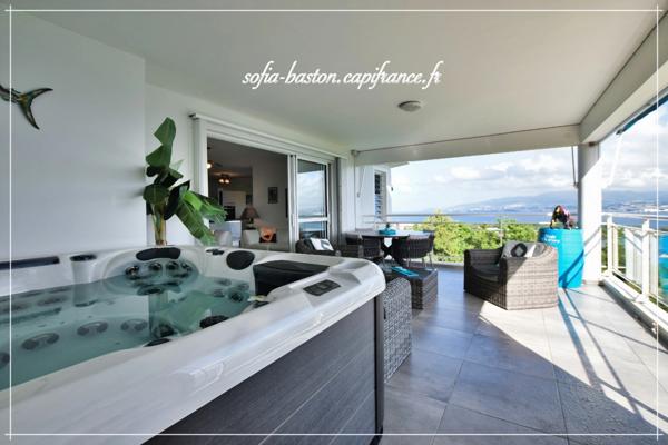 Les Trois-Îlets (972) Appartement T4 de prestige - Vue mer panoramique, loggia 30m2 avec spa et parkings couverts dans résidence sécurisée.