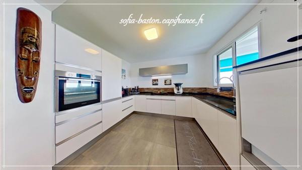 Les Trois-Îlets (972) Appartement T4 de prestige - Vue mer panoramique, loggia 30m2 avec spa et parkings couverts dans résidence sécurisée.