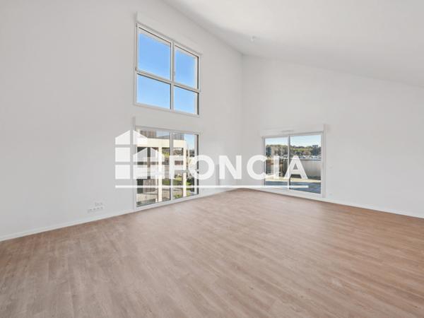 Location Appartement 5 pièces 160.2 m² - 194 / 196 RUE DES QUEYRIES Bordeaux 33100