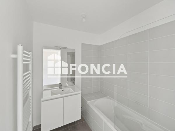 Location Appartement 5 pièces 160.2 m² - 194 / 196 RUE DES QUEYRIES Bordeaux 33100