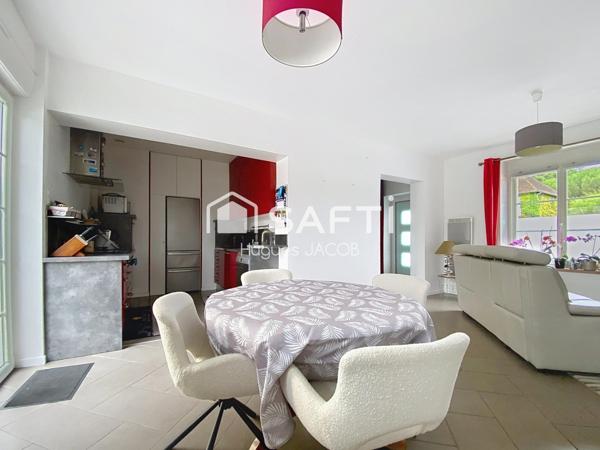 Charmante maison en pierre avec 4 chambres, un garage et terrasse