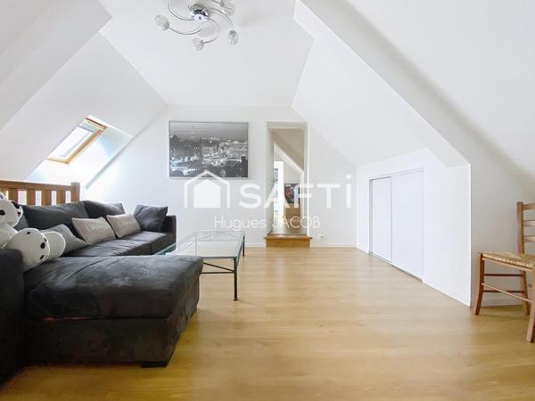 Charmante maison en pierre avec 4 chambres, un garage et terrasse