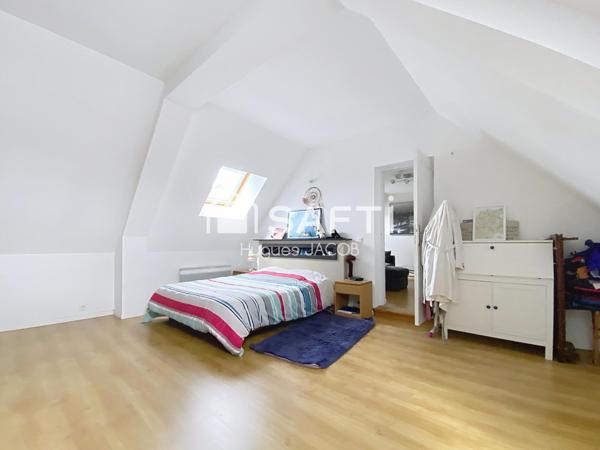 Charmante maison en pierre avec 4 chambres, un garage et terrasse