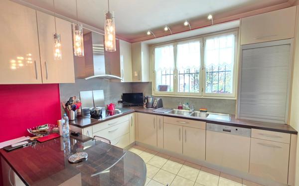 Immeuble à vendre    4 pièces • 363 m2 Houilles