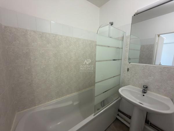 Appartement 2 pièces 50.84 m2 - Saint Germain en Laye Loyer 1 150 €/mois charges comprises **  - Référence  18719