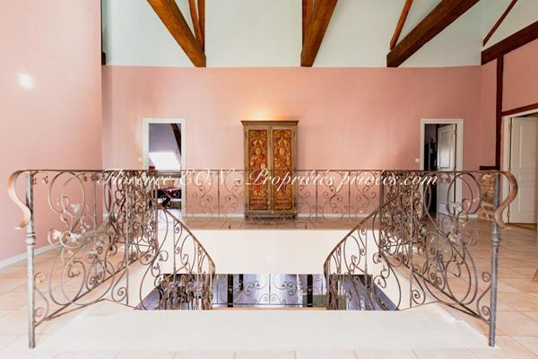 Maison  20 pièce(s) 945 m2