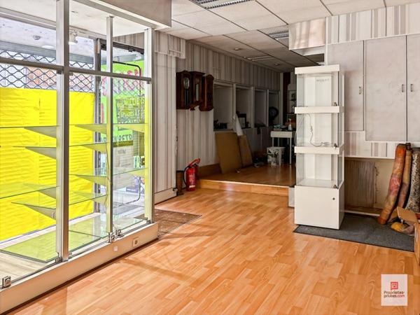 Maison et local commercial- Sable Sur Sarthe 8 pièce(s) 162 m2