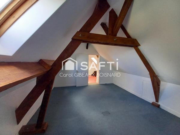 Longère 5 chambres et bureau avec double garage et terrain